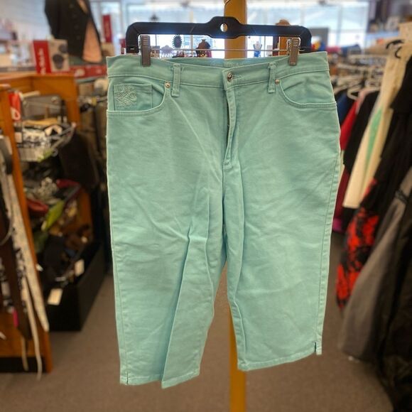 Gloria Vanderbiult Ladies 12 teal capris - Picture 2 of 3